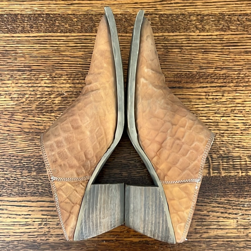 Free People Western Embossed Leather Mule SZ 38 Stacked Heel Tan Chestnut Brown